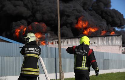 FOTO/VIDEO Još se dimi u Sv. Nedelji: 'Nije opasno za ljude'