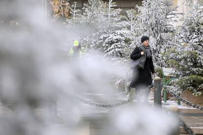 Zagreb: Umjetni snijeg na glavnom Trgu mogao bi popodne zamijeniti i onaj pravi