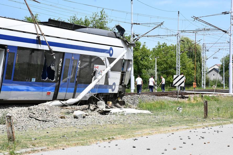 Vozač koji je poginuo u naletu vlaka kod Sl. Broda nije stao na zvučnu i svjetlosnu signalizaciju