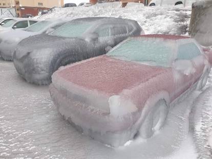 Snježna oluja pogodila Rusiju, sve je zaleđeno, nema grijanja