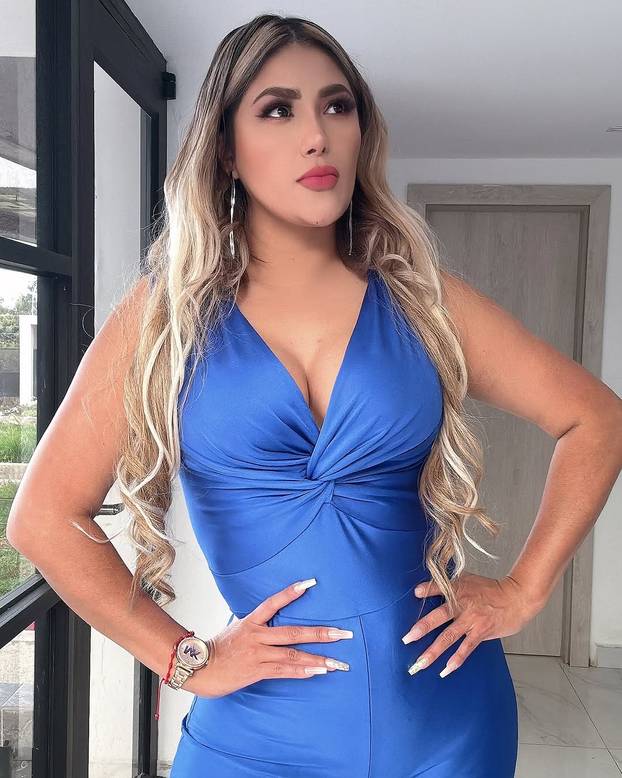 FOTO Ekvadorska voditeljica ne može zauzdati grudi u prijenosu