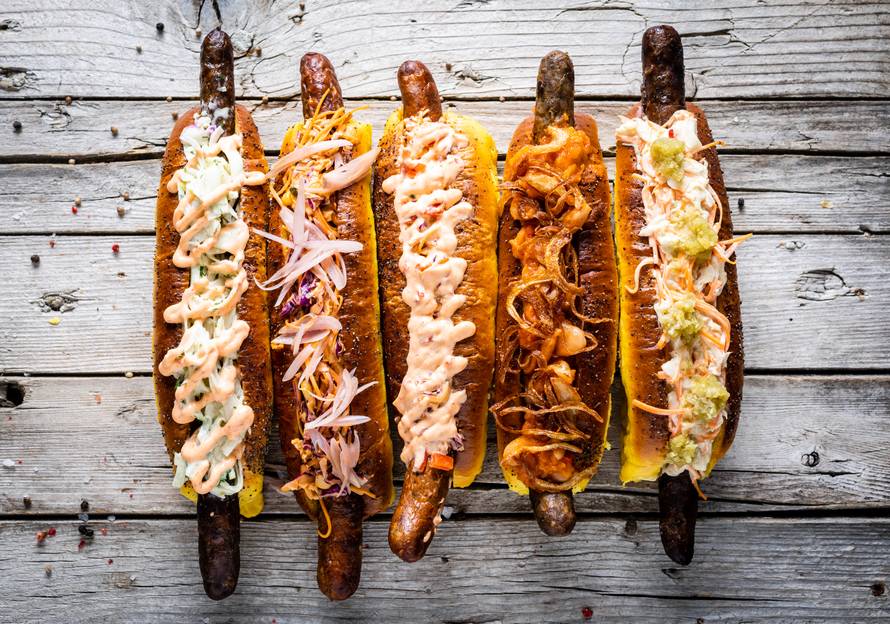 Buncek, ajngemahtec, crni hot dog: Omastite brk na Adventu!