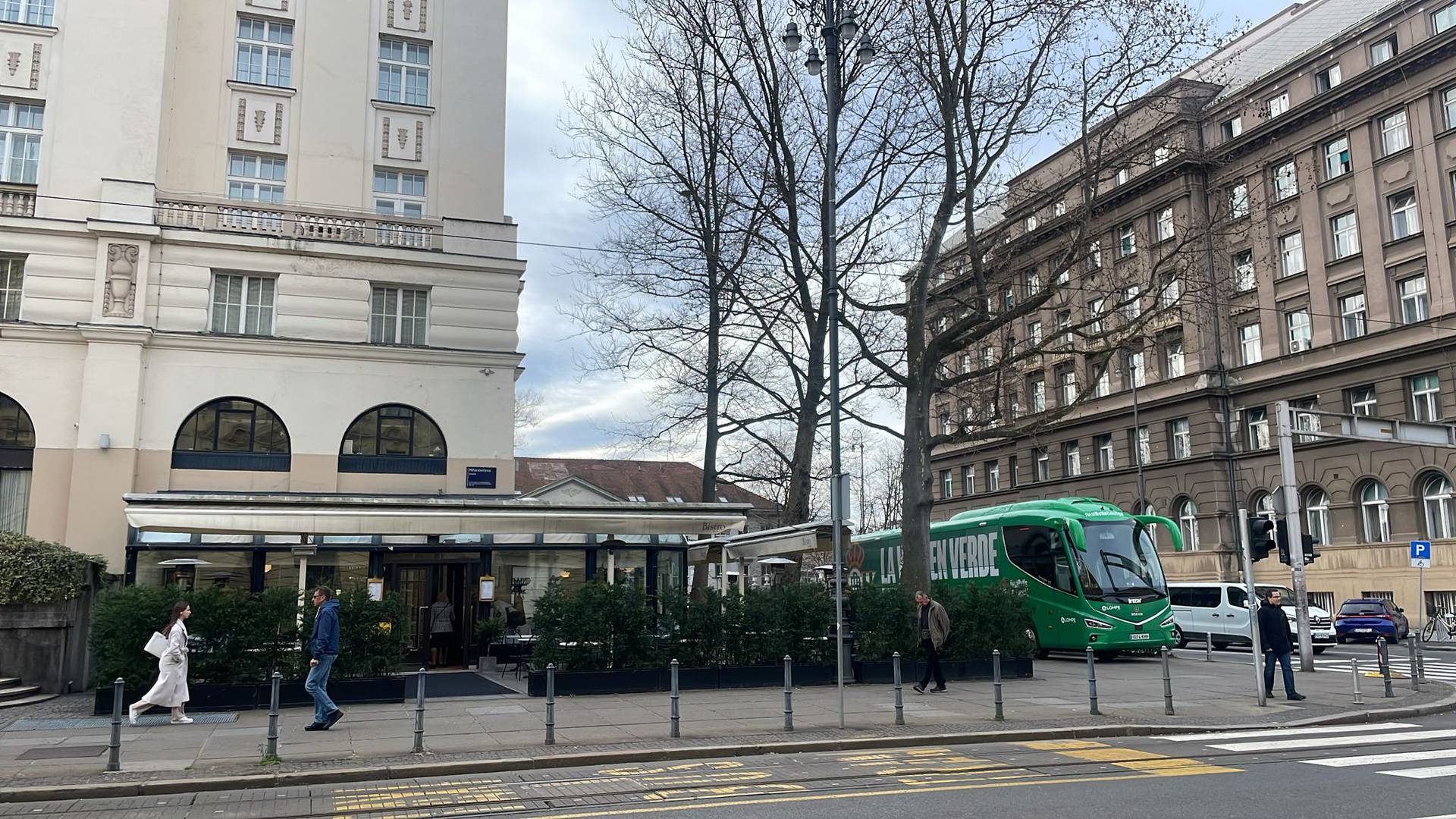 Betisovci šarmiraju po Zagrebu. Pogledajte ih u šetnji: 'Nešto su dobacili curi, nasmijala im se'