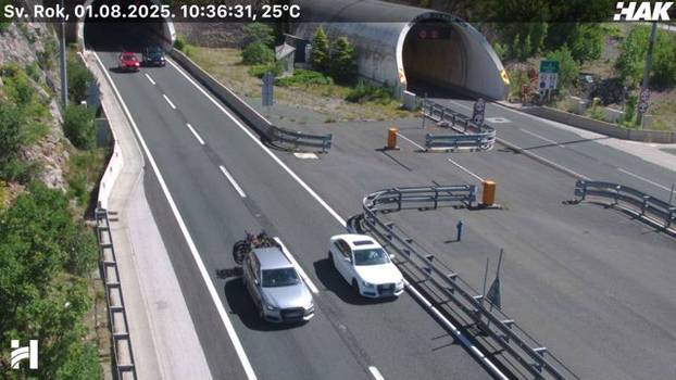 FOTO Kreće udarni vikend, kod Lučkog se zagužvalo: Kolone su prema moru, vozi se usporeno