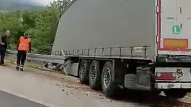 VIDEO Kamion sletio s ceste kod Posedarja: Vozi se usporeno