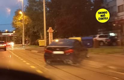 BMW i Passat sudarili su se na tračnicama u Dubravi. Tramvaji nisu vozili do završetka očevida