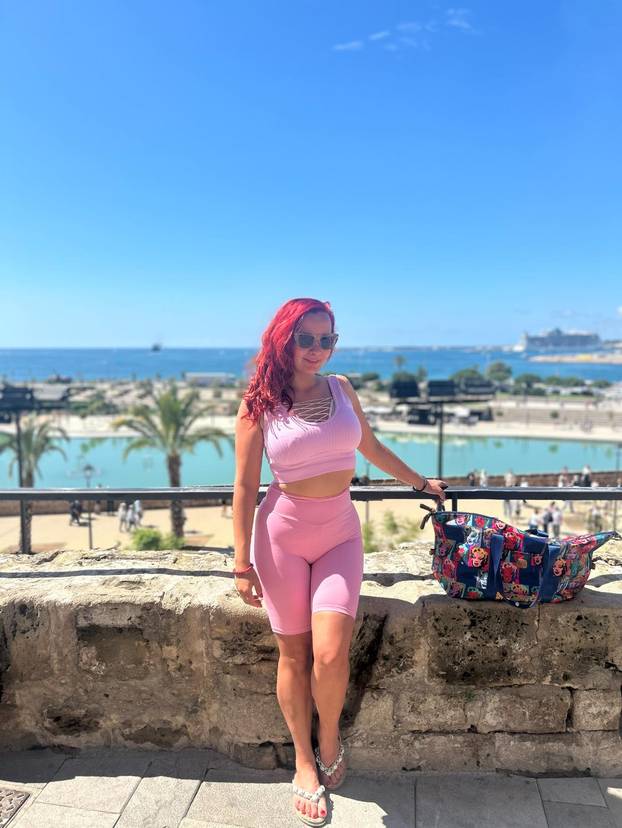 FOTO Sjećate li se BB Mirjane? Stalno se u showu skidala, a i danas voli golišava izdanja