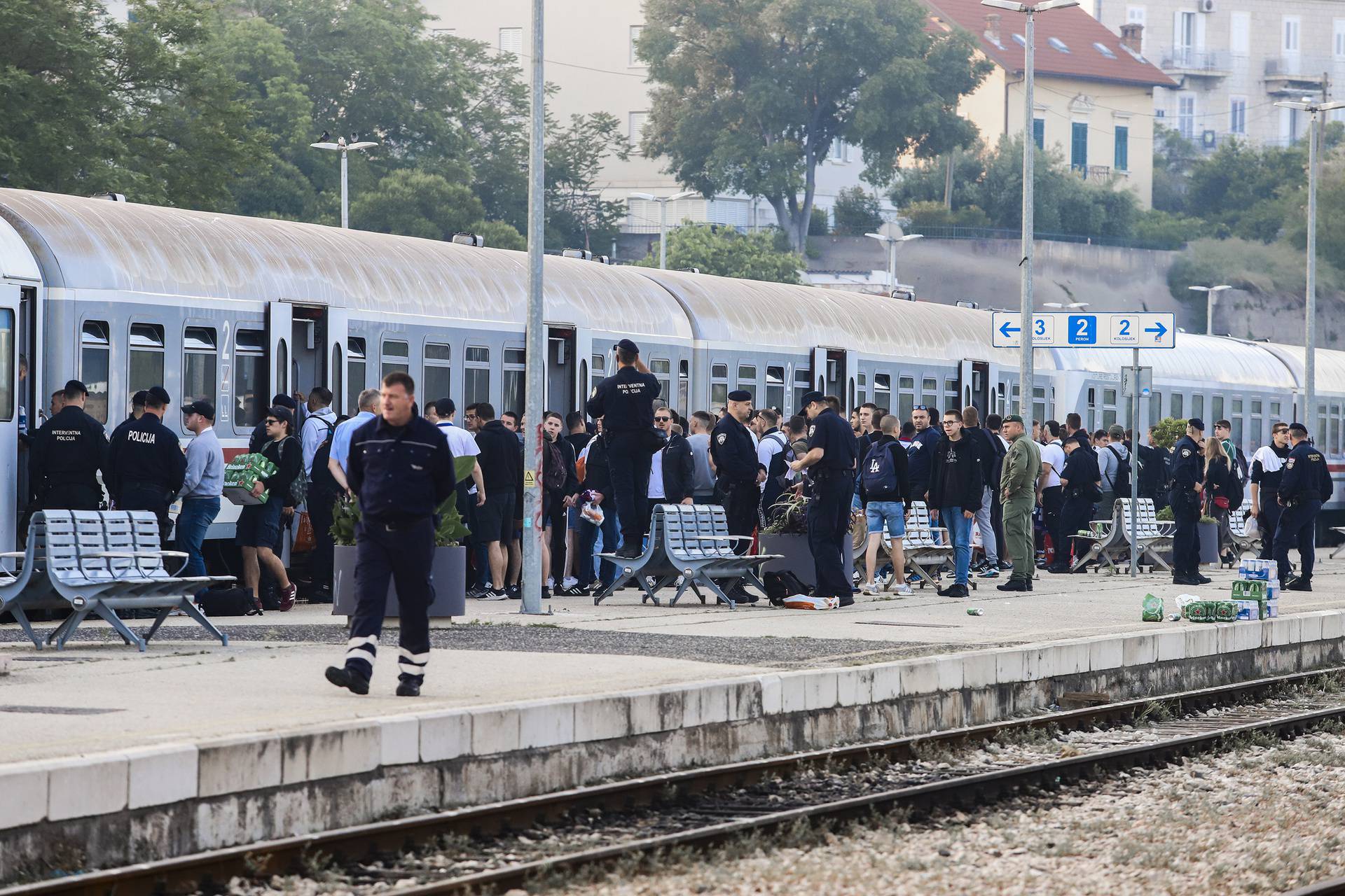 Split: Navijači Hajduka vlakom krenuli na finale Kupa