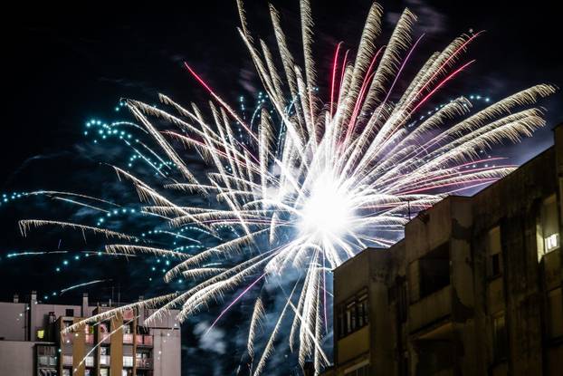 Vatromet u novogodišnjoj noći iznad Zagreba