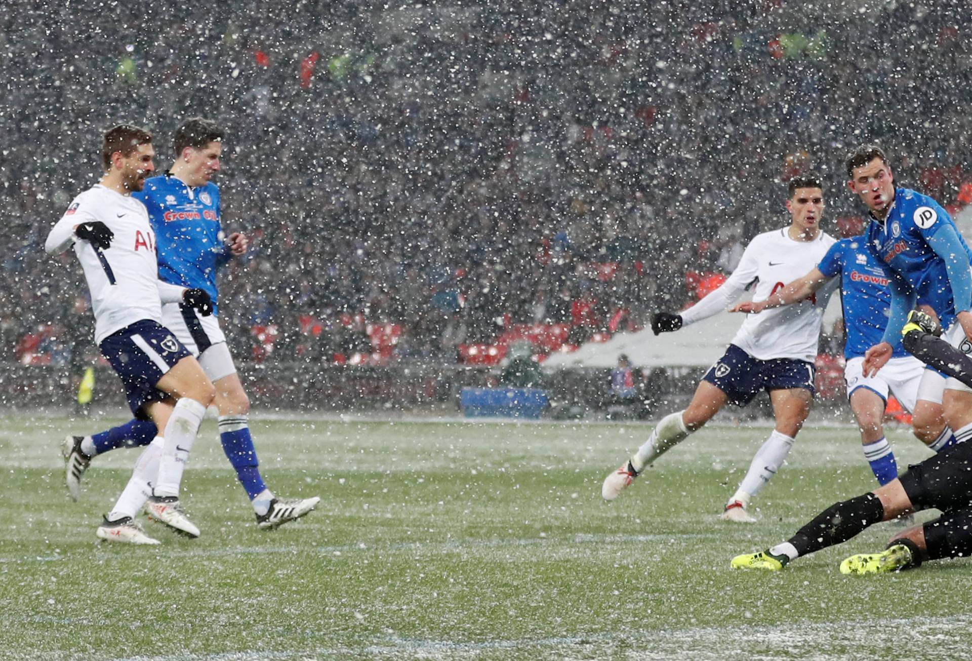 FA Cup Fifth Round Replay - Tottenham Hotspur vs Rochdale