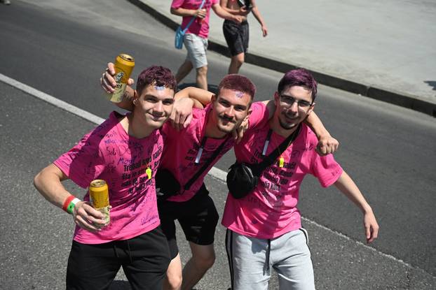 Zagreb: Maturanti preko Mosta slobode uputili se prema Bundeku