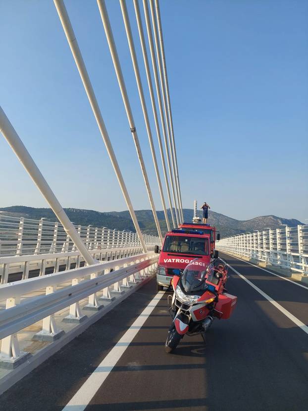 Vatrogasci HAC-a stigli na Pelješki most: Čuvat će ga dok se ne oformi  posebna postrojba