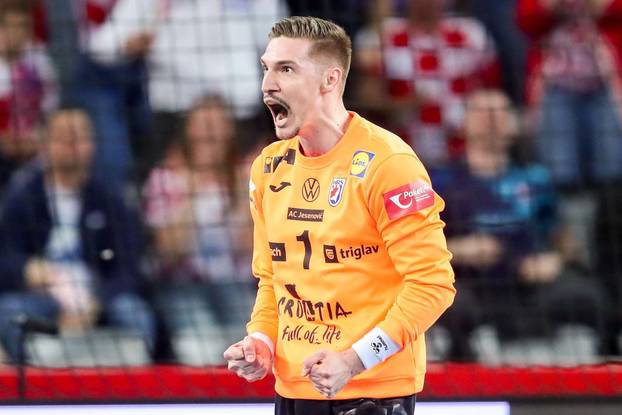 FOTO Glavaš brčićima zaludio žene. Pogledajte kako bi Dule i ostali izgledali da ih imaju!