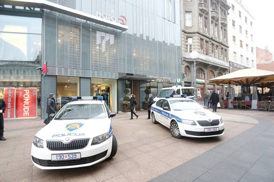 Starac (71) je ušetao u banku i urlao: Raznijet ću se bombom!