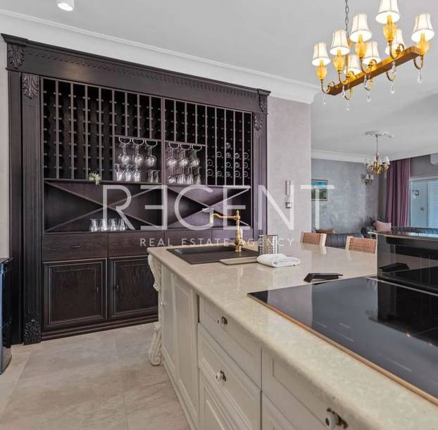 FOTO Luksuzna vila u Vodicama ima grijani bazen, saunu, biljar, jacuzzi... I cijena je 'raskošna'