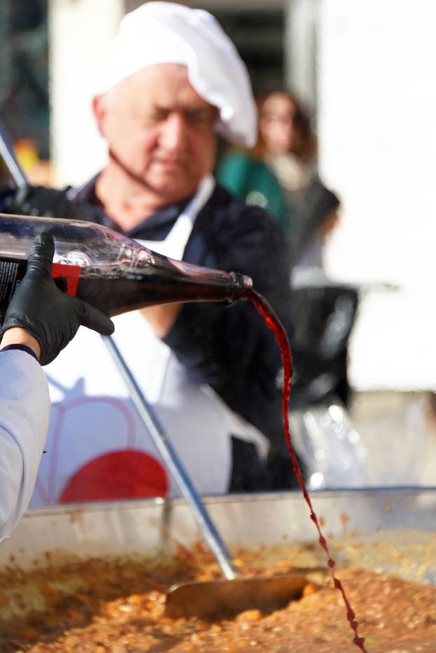 Pula: Građanima podijeljeno 350 porcija njoka s divljači 