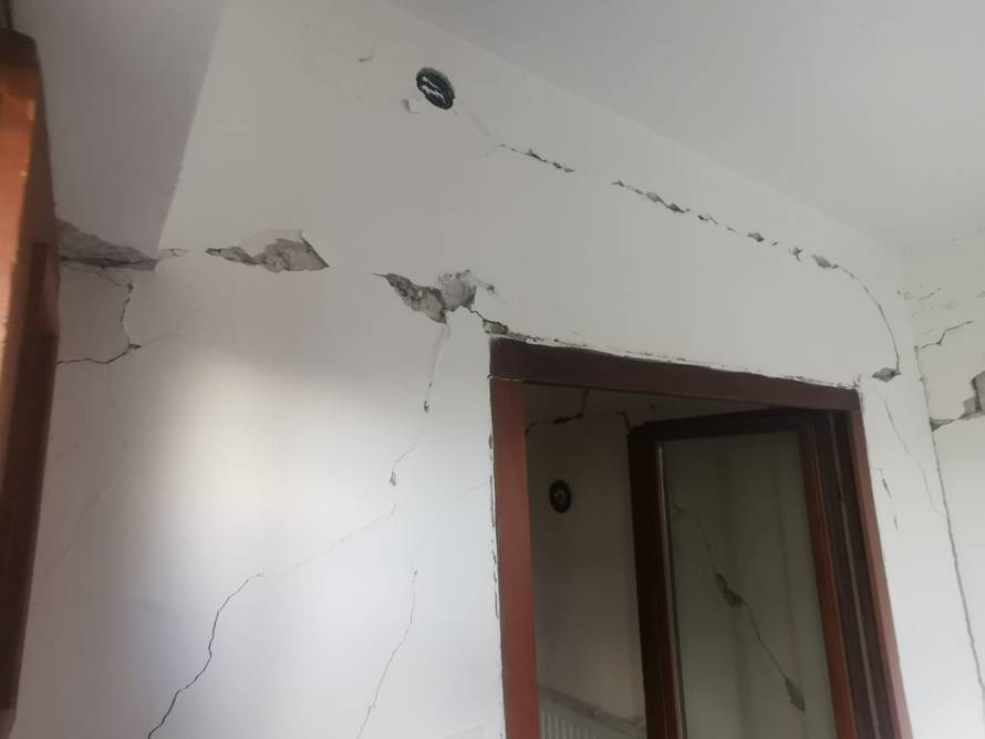 Malenu Elenu od potresa spasio kinderbet, sad treba novu jetru