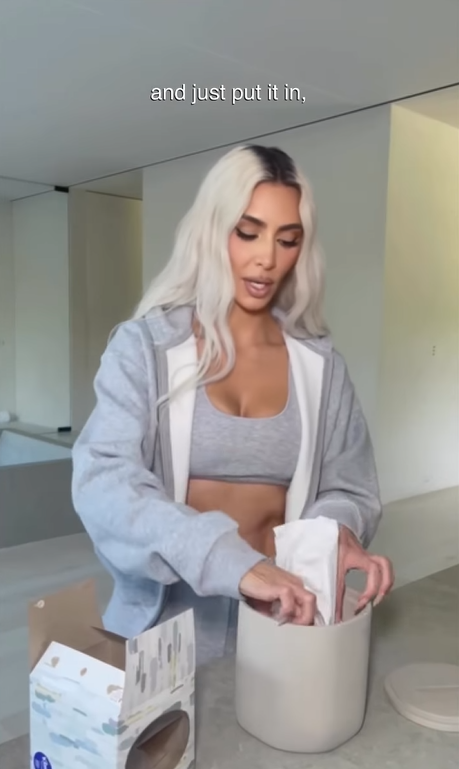 Kim Kardashian objašnjavala kako puniti kutiju za maramice: 'Žalosno je ako to niste znali'