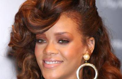 Rihanna za Dan zahvalnosti u irskom pubu pripremila večeru