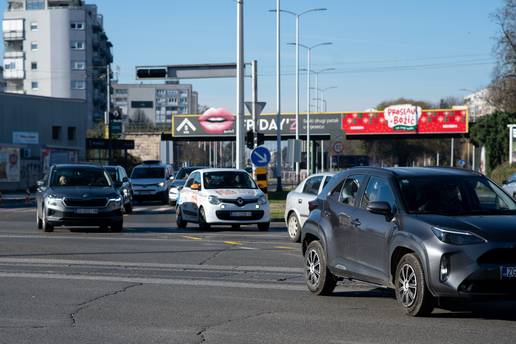 Kreću novi poticaji: Uskoro bi svaki drugi hrvatski taksist  mogao imati električni auto