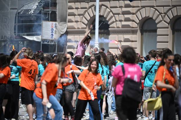 Zagreb: Zagrebački maturanti slave zadnji dan škole