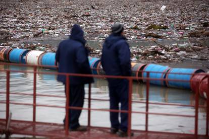 Višegrad: Tone smeća iz tri zemlje plutaju Drinom  