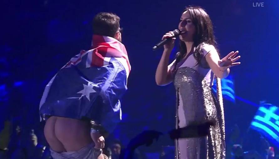 Jamala je pjevala, a nestašni Australac svima pokazao guzu