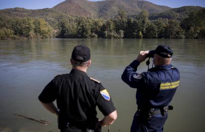 Broj ilegalnih migracija u BiH drastično raste: Granična policija uhitila 15 migranata