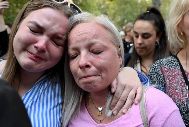 Zagreb: Brojni građani se okupili na Zrinjevcu u čast Halida Bešlića