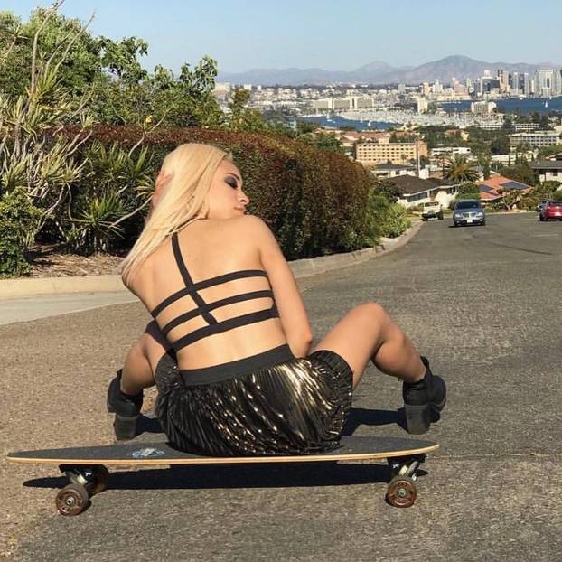 FOTO Pjevačicu napali zbog nastupa na NFL utakmici. 'Obukla si se kao striptizeta'