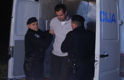 Prije 18 godina je ušao u policiju i rekao: 'Ubio sam cijelu obitelj, morao sam. Oni su me trovali!'