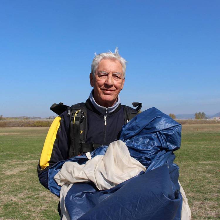 Ibrahim (86) iz Tuzle  najstariji je aktivni padobranac u Europi: I liječnici se dive mojoj formi...