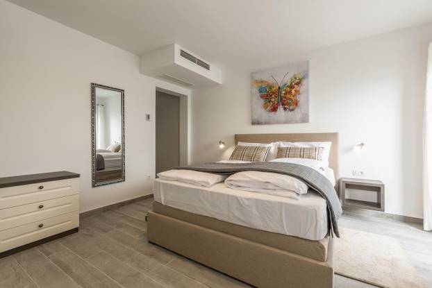 FOTO Ovo je Budimirova vila Pokora: Na ilegalnom katu su biljar i terasa, bazen će rušiti...