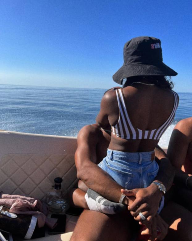 FOTO Simone Biles: Pogledajte mi grudi prije i poslije operacije