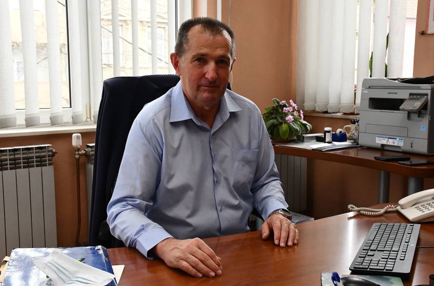 Nova Gradiška - Ravnatelj Centra za socijalnu skrb Branko Madunić govori o slučaju pretučene djevojčice koja se u bolnici bori za zivot.