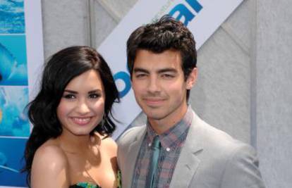 Joe Jonas zbog slave je lagao djevojci Demi Lovato da je voli