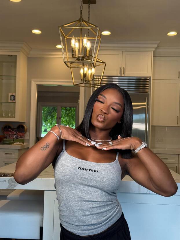 FOTO Simone Biles: Pogledajte mi grudi prije i poslije operacije