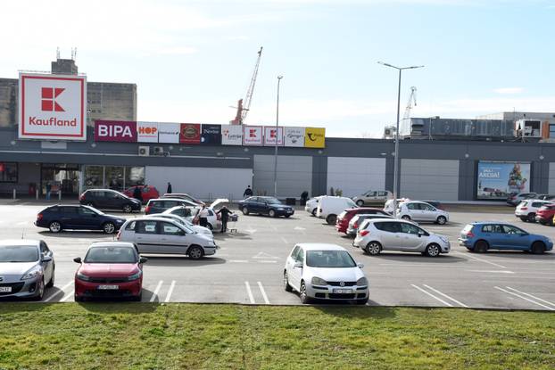 Sisčani su se priključili bojkotu trgovina i kafića 