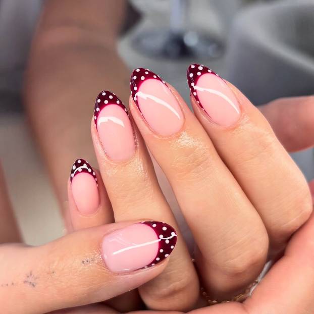 FOTO 17 chic crvenih manikura koje su savršene za toplu jesen