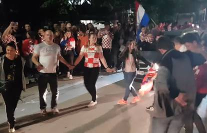 Slavlje u Bosni: Hrvati zaigrali kolo u centru Novog Travnika...