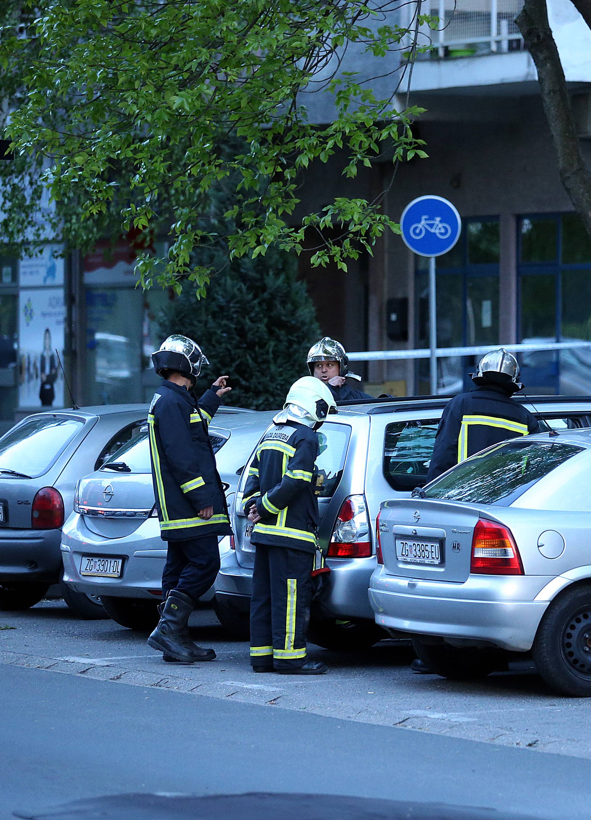 Iz parkiranog auta na Malešnici curio plin, blokirali cijelu ulicu