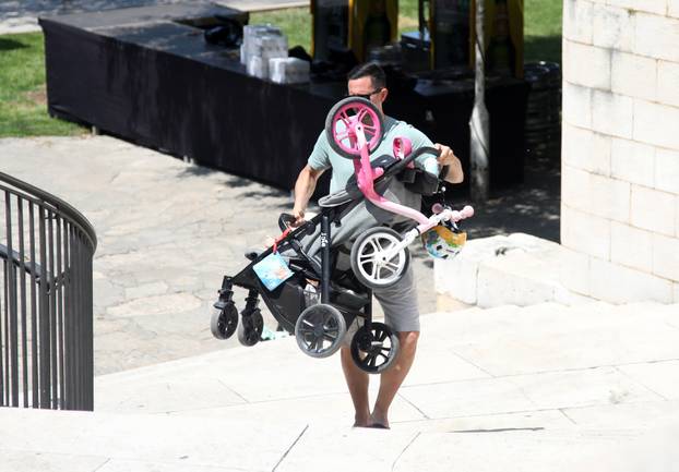 Šibenik: Po najve?oj temperaturi turisti razgledavaju ljepote grada