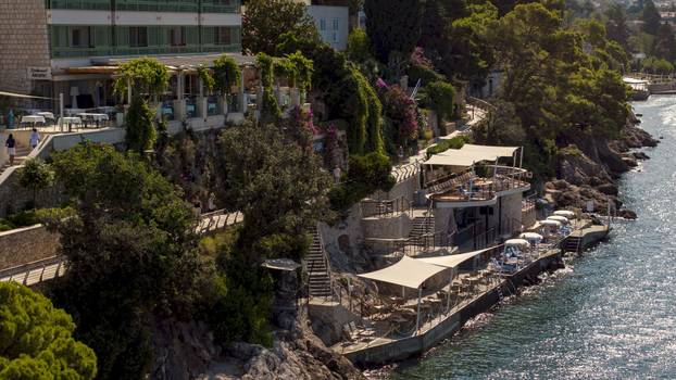 FOTO Hotel u Dubrovniku ima koktel bar u stijeni nad morem!