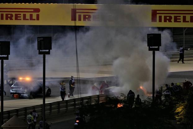 Stravi?na nesre?a u Bahreinu: Grosjean se zabio u zid, bolid se u udarcu prepolovio i izgorio