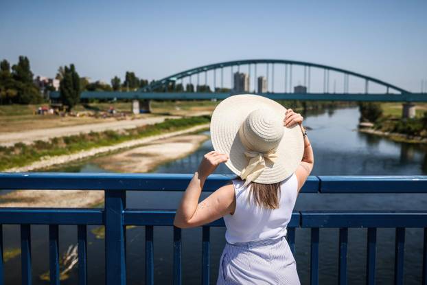 Zagreb: Nizak vodostaj rijeke Save, prije tri godine na istom mjestu bile poplave
