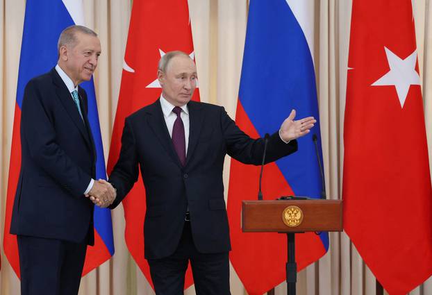 Turkish President Erdogan and his Russian counterpart Putin hold a press conference in Sochi