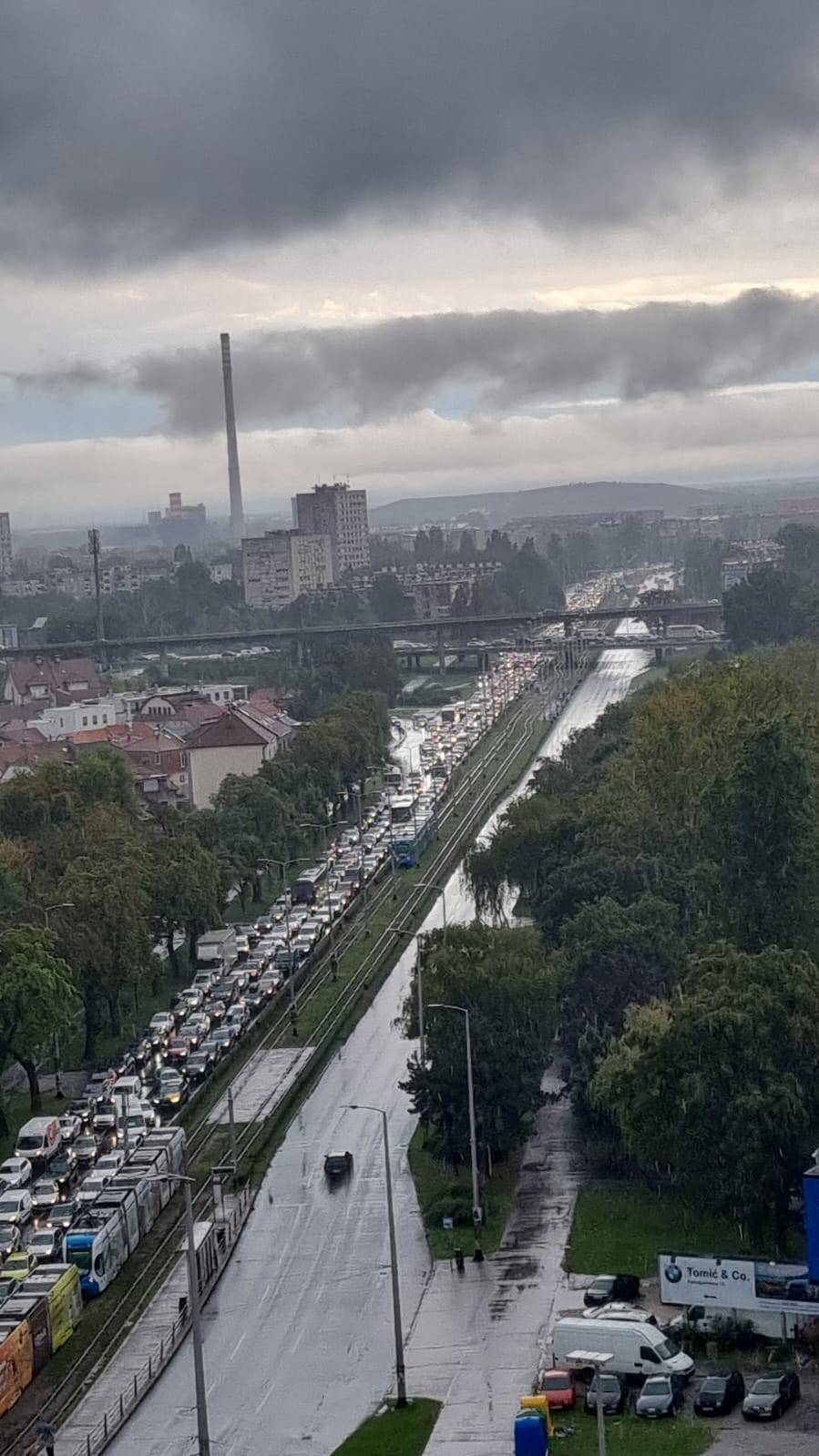 Beskrajne kolone: Pogledajte kako je jutros izgledao kolaps u prometu zbog jakog nevremena