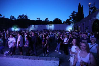 Cro Dance Night u Opatiji: Tara iz Karme u kožnim tajicama, a Ivana iz Colonije u čizmama...