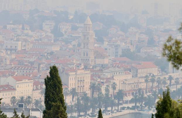 Split  prekriven dimom zbog požara kod Tomislavgrada