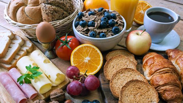 Pomaže li nam uistinu obilan doručak da gubimo kilograme?